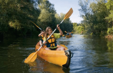 Kayakfahrten auf dem fluss