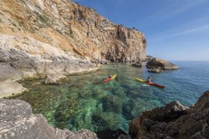 Dos caiaquistes al cap de la barra