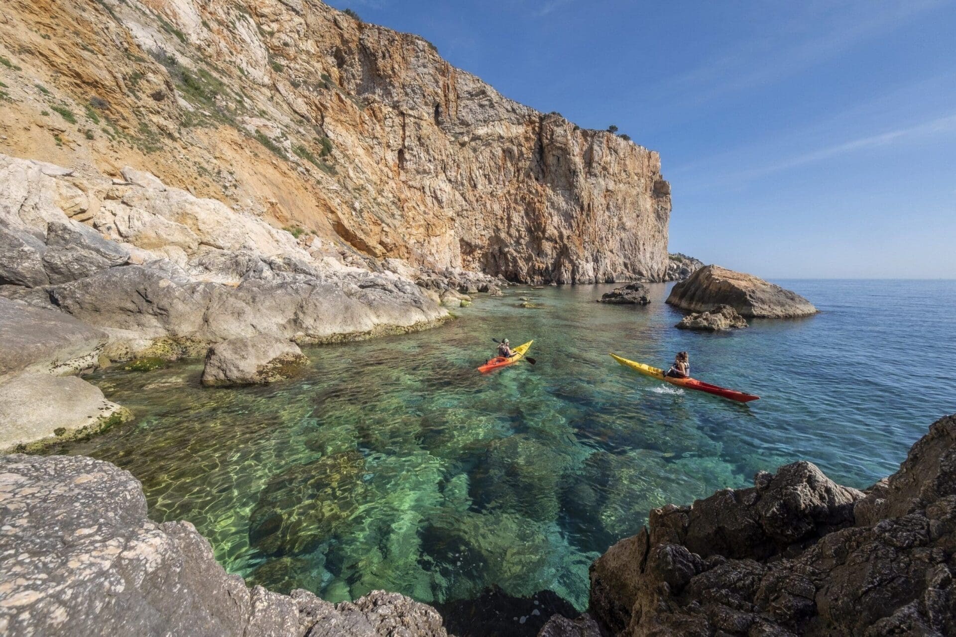 Two kayakers at the head of the bar