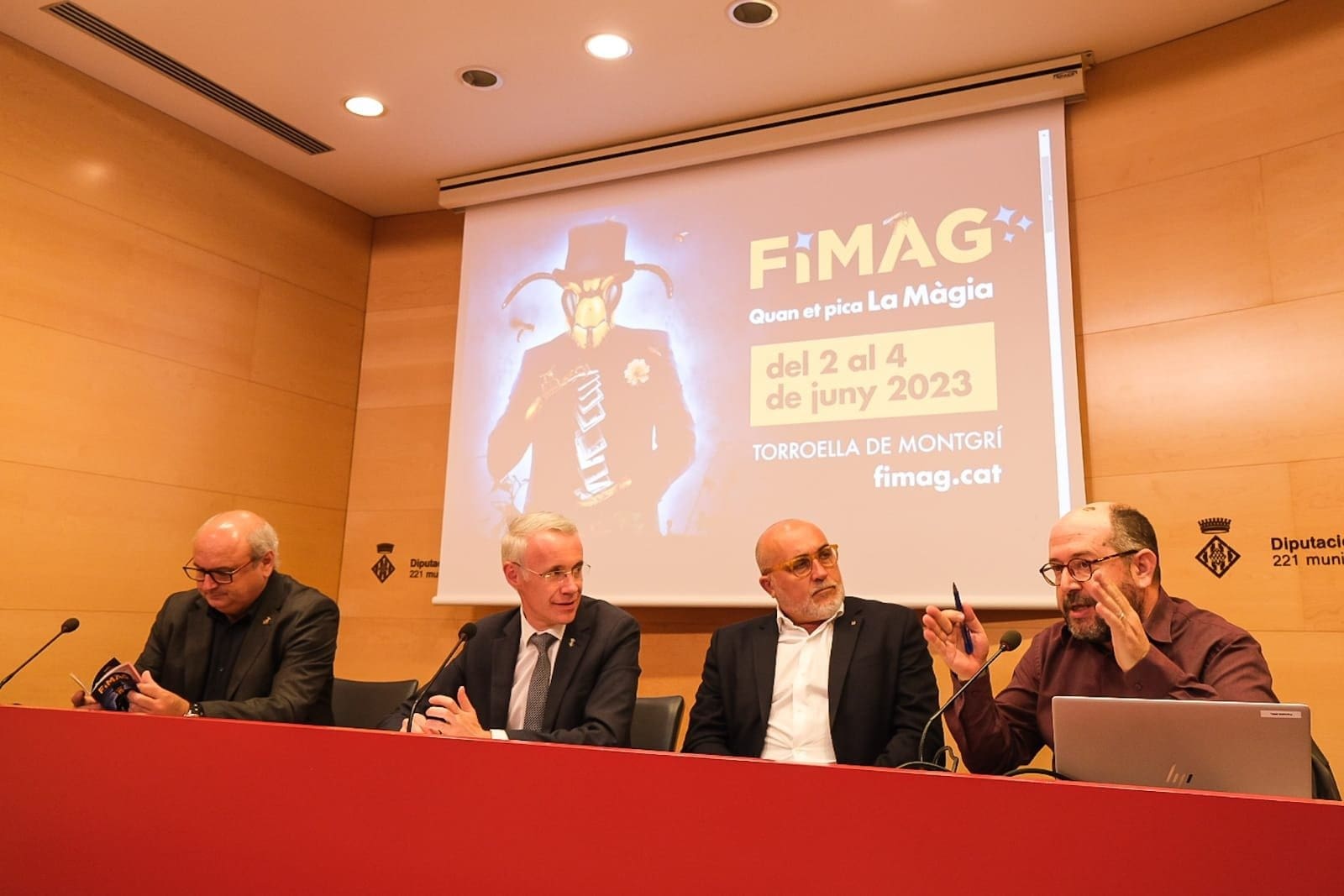Presentació del Fimag 2023 amb l'Alcalde de Torroella de Montgrí, Jordi Colomí; el vicepresident de la Diputació de Girona, Albert Piñeira; el director dels serveis territorials de Cultura, Josep Calatayud; i el portaveu del FIMAG, Abel Font. 