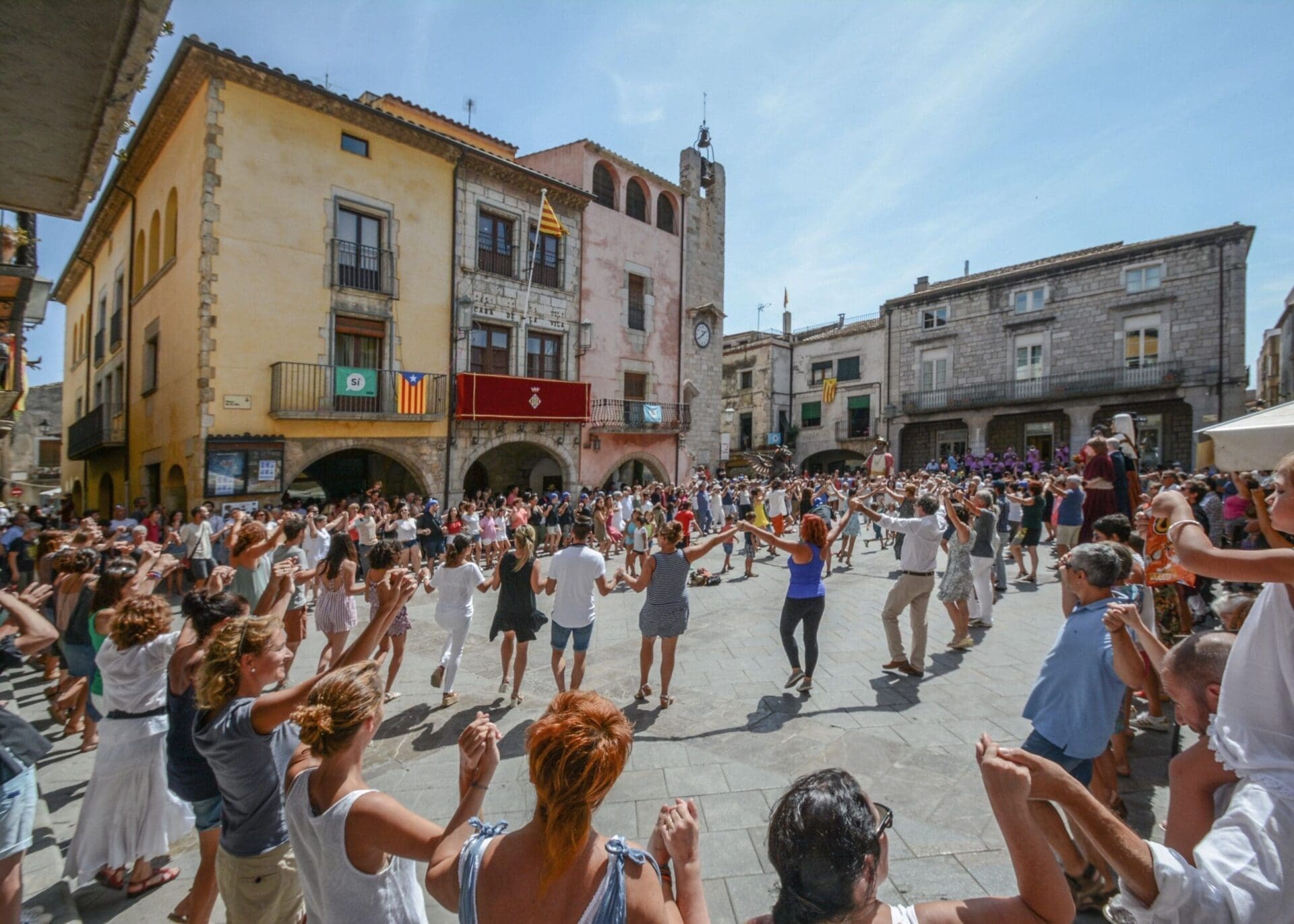 Sardanes a la Plaça de la Vila de Torroella de Montgrí 