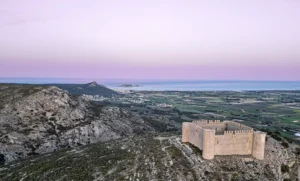 Panoràmica de l'Estartit i les Illes Medes des del Castell del Montgrí